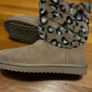 EUC Koolaburra Women’s Leopard Print Fur Lined Boots - Sz 7.5
